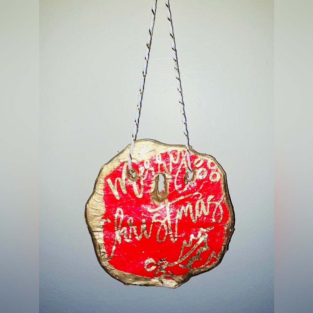 XMAS DECOR SAND DOLLAR SIGN✨HANDMADE W/ LOTS OF LOVE🎄🎅🏼🤶🏼 - Picture 1 of 4